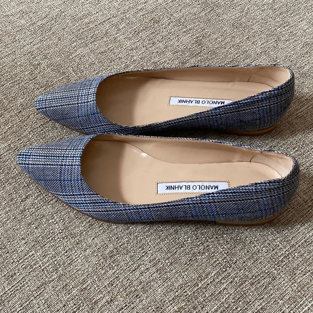 Good condition Manolo Blahnik flats - size 36